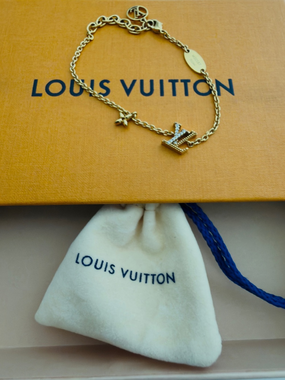 Louis Vuitton M00587 LV Iconic Gold Bracelet - Picture 9 of 11